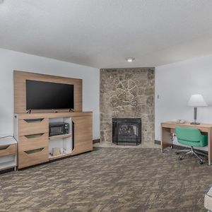 King Suite seasonal fireplace